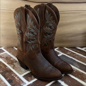 Size 8 Ariat Brown Boots with Blue Embroidery
